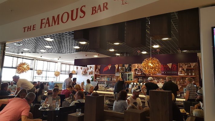 the-famous-bar